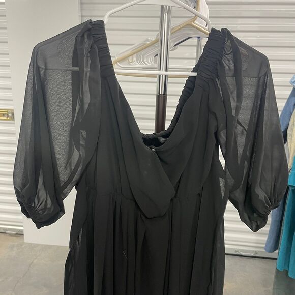 Elegant Medium Black Evening Dress – Classic & Chic for Any Occasion - Picture 3 of 6